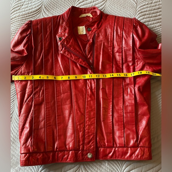 Vintage Ada women’s red leather jacket. Classic 1980s excellent condition. - Picture 10 of 15